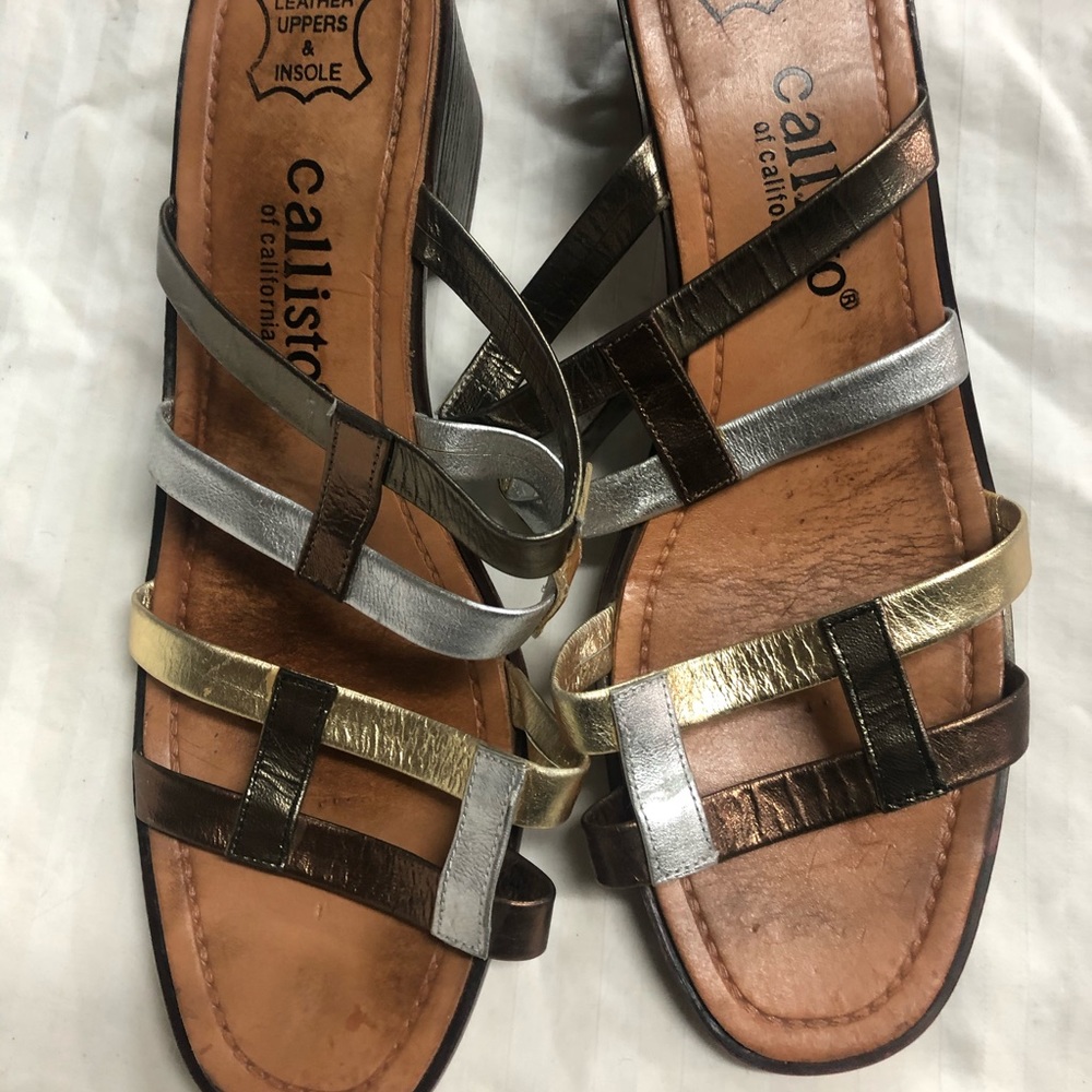 Silver bronze gold size 10 heeled sandals.